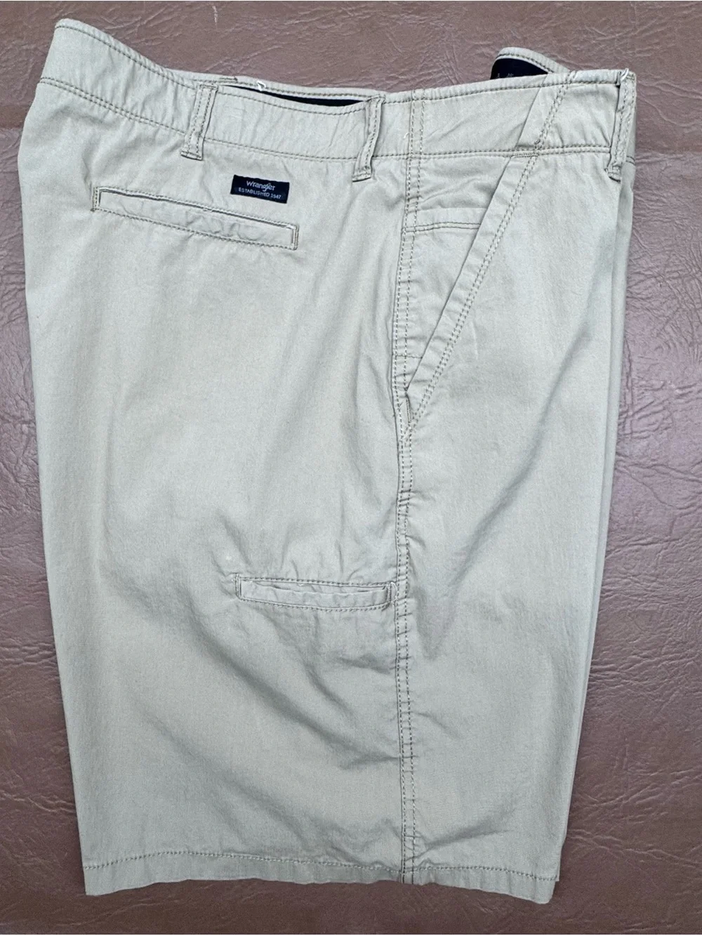 Men's Wrangler All Terrian Gear Khaki Utility Cargo Stretch Shorts Size 40